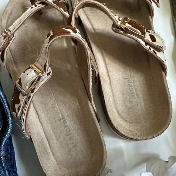 Natural Reflections Cream/Brown Cow Print Buckle Toe Loop Slip On Sandals - Picture 6 of 10